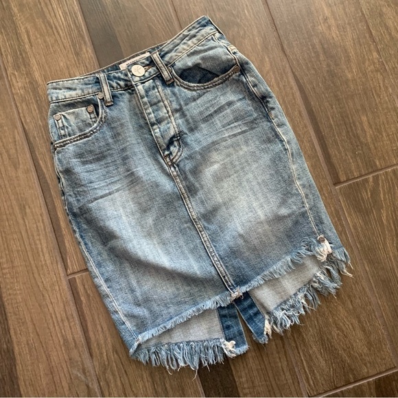 One by One Teaspoon 2020 High Rise Denim Pencil Skirt Frayed Hems Sz 22 - Picture 4 of 11